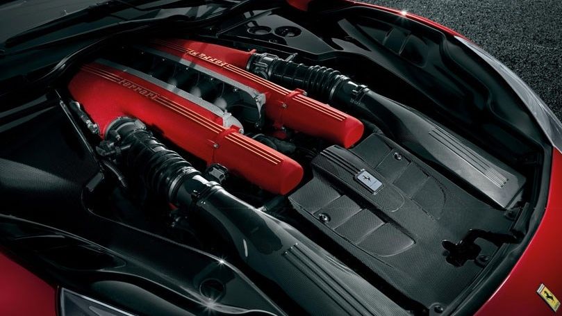 Porsche a Ferrari věří syntetickým palivům. Bezvýhradný zákaz spalovacích motorů není jistý
